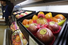 ‘금값 뺨치는 과일값’…대형마트, 어떻게 풍성한 선물세트 만들까