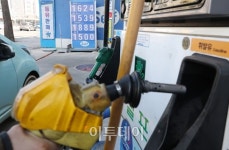 [포토] 휘발유 '다시' 1600원대…정부 유류세 인하 연장 고심