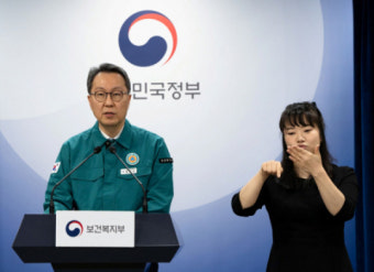 의대 교수들은 '증원 철회해야 대화'…정부 