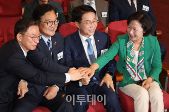 정성호-우원식-조정식-추미애 국회의장 후보자 '손 모읍시다' [포토]