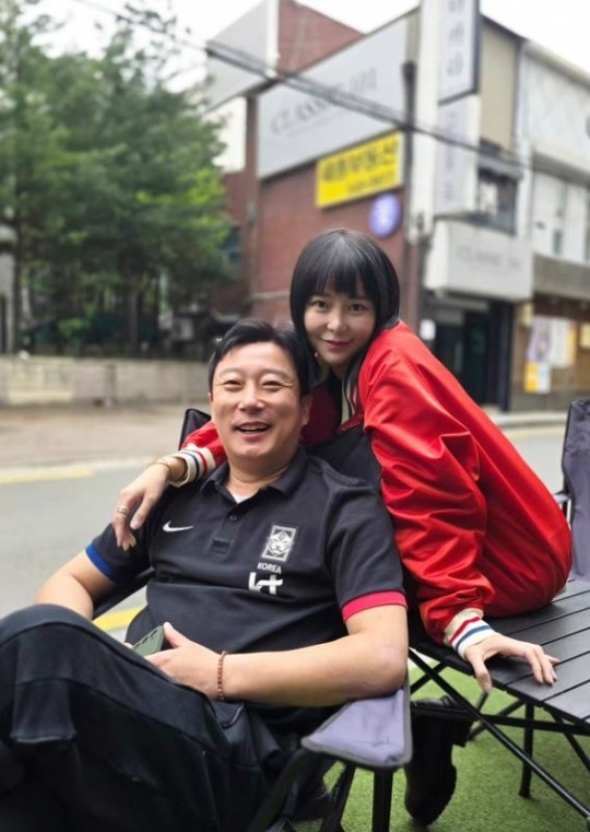 코미디언 이수근의 아내, 박지연, 양다리 인공관절 수술 후 극심한 고통 진행중