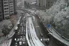 서울 대설경보 발효…사평대로ㆍ도림로ㆍ디지털로ㆍ동작대로 통제中