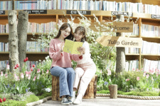 [포토] 스타필드 코엑스 별마당 도서관, 시ㆍ꽃내음 어우러진 도서 특별전 운영