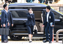 고개숙인 김건희, 구속영장심사 시작 [포토]