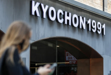 “튀길 닭이 없네” 교촌치킨에 뿔난 가맹점주들, 1억 원대 소송전 예고