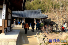 재물 복 받자 북적이는 이병철 생가