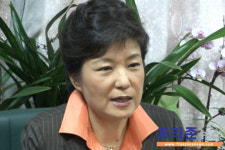 박근혜 “전대 불출마.. 친박 복당시켜라”