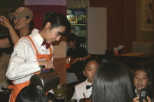 박채경, 밥퍼 봉사활동 ‘식당도우미’ 대변신!