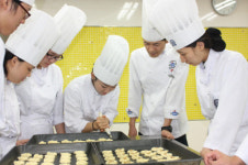 대졸자 평균취업률 55% 한국외식조리전문학교 실무능력 특성화로 취업난 뚫는다