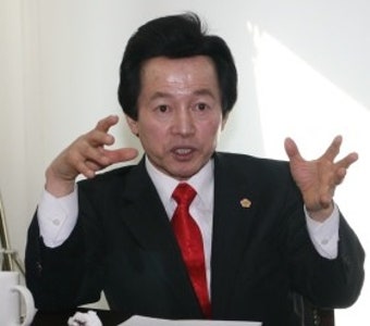 “2012년 대선에서도‘허경영’을 외쳐줘!”