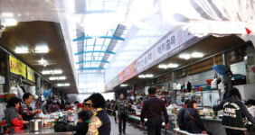<시장에서 먹자> 국수 순대국 만두... 친근하고 오랜 맛