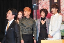 [포토]풀하우스take2, 발표회장에 갑자기 굉음이 나자 배우들이..