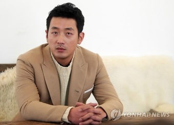 하정우가 진행하는 뉴스는 어떨지.. 앵커 데뷔(?)