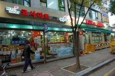 대기업 SSM, 나들가게 맹폭격.. 매출 반토막냈다