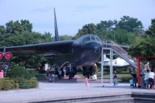 서울에서 B-52 직접 만져 보려면 여기로!