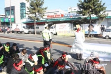 홈플러스, 상생 약속 버리고 ‘도둑개점’ 논란