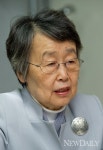 역사교과서를 뒤집으려 한다? “맞다, 거짓은 바로잡아야”