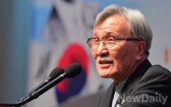 [포토]축사하는 김동길 이사장(건국65주년기념식)