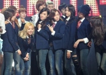 [포토]엠카운트다운 소녀시대, 와글와글 수다떠는 소녀들