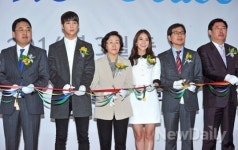 [포토]지플러스 스타존 오픈식 참석한 카라 한승연의 환한 미소