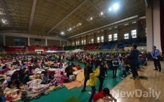 [세월호 침몰]실종자가족들 수색작업 생방송으로 보여달라