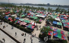 집 앞서 캠핑을…캠핑장 인근 아파트 눈길