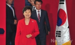 [포토]새누리당 전당대회 축사 마친 박근혜 대통령