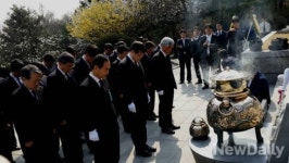 故 박정희 대통령 35주기 추도식 열려