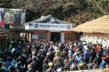 박정희 前 대통령 35주기 추도식 구미서 열려, 1천여명 참석