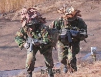 국군복지단(3사정비대대) | [포토] 3사 첫 여생도, 기초군사훈련 '성별 차이는 없다'