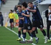 [포토] 선취골 넣고 환호하는 김동석 선수