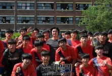 [포토] 건대부고 학생들과 축구스타 안정환