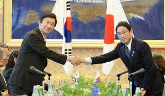 한일 외교장관 회담, 완연한 화해 분위기?
