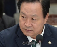 [포토] 국방위 국감, 답변 듣는 한기호 의원