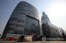 롯데면세점 사업권 지킨다···롯데타워 최고층에 추진