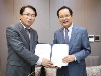 건국대 송희영 총장, 신한은행 청년희망펀드 가입