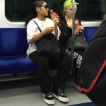 래퍼 트루디, 애쉬비와 지하철서 절친 인증! 트루디-애쉬비 지하철서 흑백대비