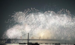 부산불꽃축제 이제는 배 위에서 즐긴다