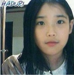 아이유 스물셋,푸르던 발표,아이유 어깨위에 얹은 손은 누구?... 장기하는 아닐텐데...