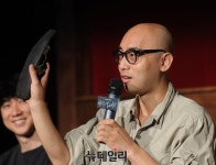 [포토] 해지는 아프리카, 하림 진짜 마사이 신발입니다
