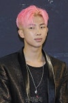 한수정헤어리더 | [포토] 방탄소년단, 리더 랩몬스터 '존재감 확실히 드러낸 핑크색 헤어'