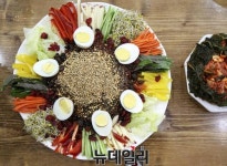 안중  자매식당…온갖 한약재 ·건강한 오리백숙에 탄복