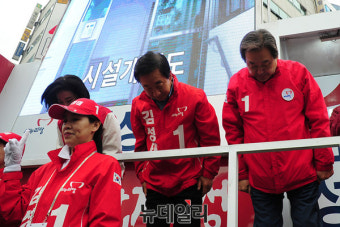 [포토] 고개 숙인 김무성 대표