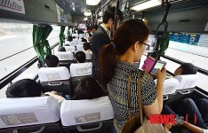 [수도권 버스전쟁①] 손잡이 매달려 3시간, 입석 불평 조차 사치