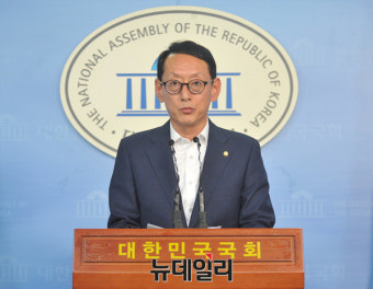 [포토] 당정청 회의 결과 브리핑하는 새누리당 김도읍 원내수석
