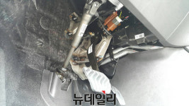 르노삼성, SM6이어 QM6도 운전석 하부 마감 부실... 전기배선 등 그대로 노출