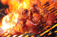 추워진 날씨에 발길 사로잡는 먹거리 가득한 부산 초량시장