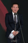 [포토] 시상식에 오른 구원모 전자신문 대표이사