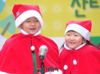 [포토] 초록우산 이웃과 온정 나누는 크리스마스 되세요