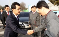 LG오휘익산중앙지사 | 이시종 지사 “LG그룹, 충북경제의 심장”